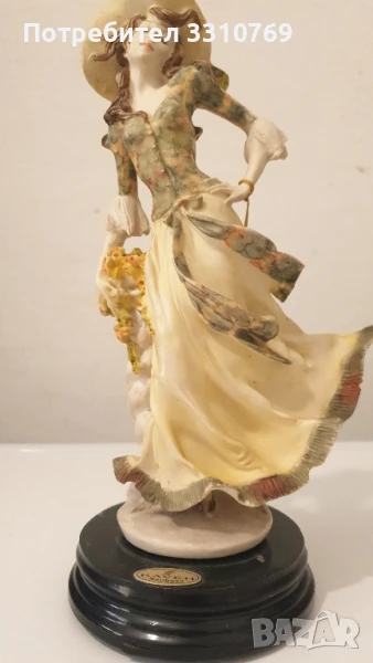 Прекрасна голяма порцеланова статуетка на дама., снимка 1