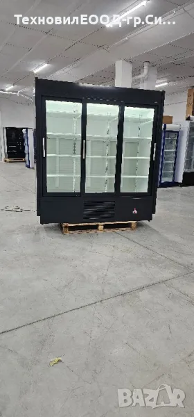 Хладилна витрина 3 врати , снимка 1
