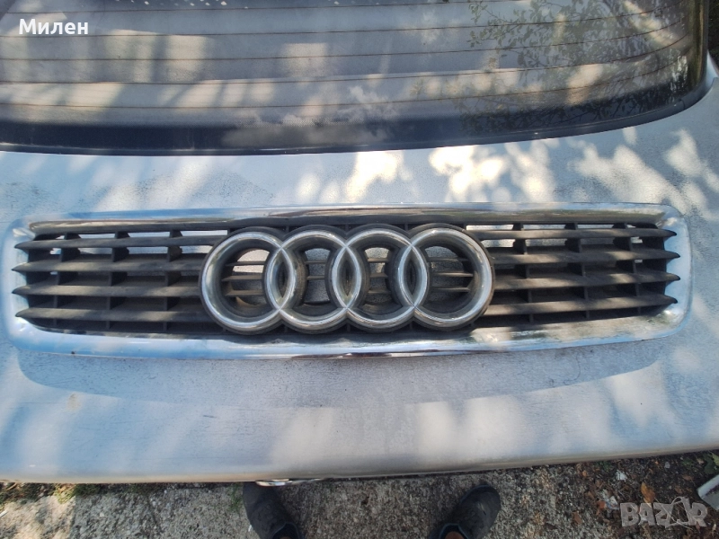 Декоративна Решетка Във Предния Капак Ауди А4 Б5 1994-2001 Година Audi A4 B5 , снимка 1