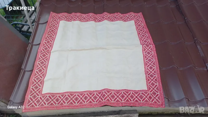 ГОЛЯМА РЪЧНО БРОДИРАНА ПОКРИВКА КАРЕ , снимка 1