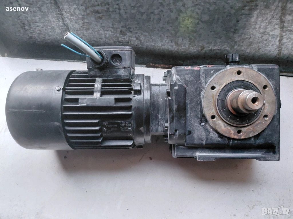 редуктор- 15 обор/ мин, снимка 1
