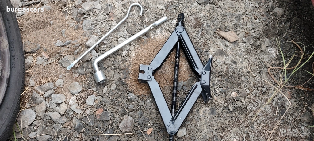 Крик ключ за гуми Daihatsu Sirion 1.0 2007г, снимка 1