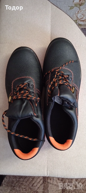 Работни обувки с бомбе 43 номер , снимка 1