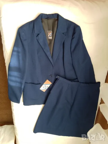 Дамски костюм от габардин, класически модел , снимка 1