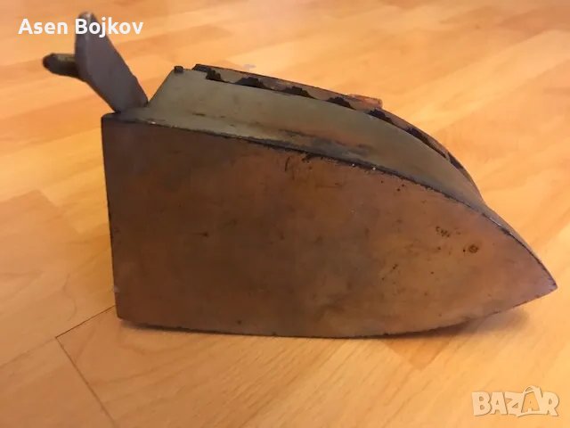 Продавам чугунена винтидж ютия, снимка 1