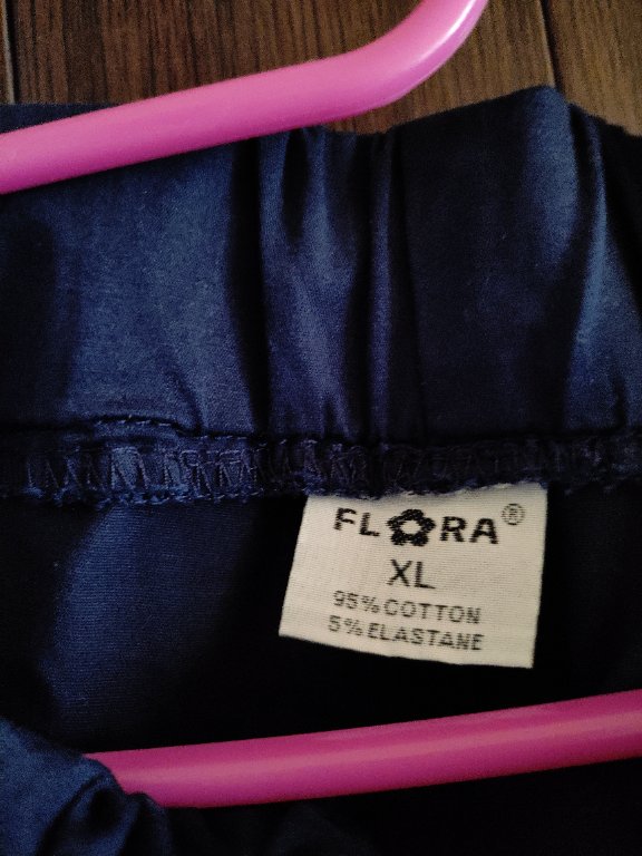 Тъмно син панталон FLORA с лека еластичност в Панталони в гр. Сливен -  ID40625153 — Bazar.bg