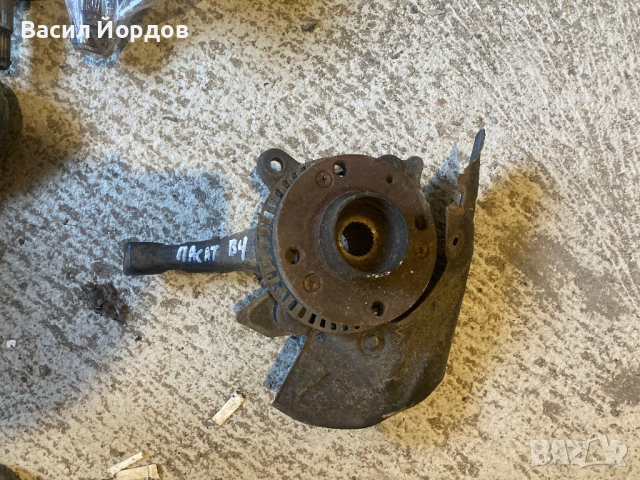 Ляв и Десен Шенкел Главина за Пасат Б4 / PASSAT B4 1.9 D, снимка 4 - Части - 44929241