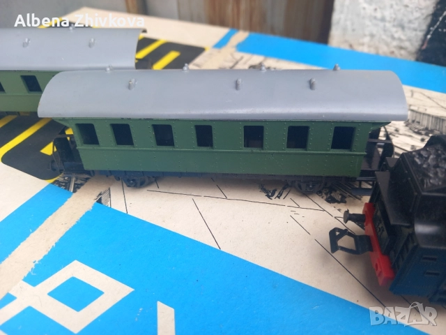 PIKO DZUNIOR с релси стрелка и захранваща, снимка 3 - Влакчета, самолети, хеликоптери - 52050764