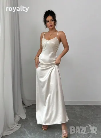 Елегантна сатенена рокля в цвят шампанско от тъкан плат 🥥