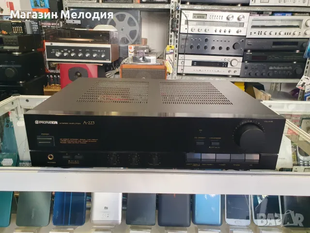 Усилвател Pioneer A-223 Black В отлично техническо и визуално състояние., снимка 2 - Ресийвъри, усилватели, смесителни пултове - 49371045