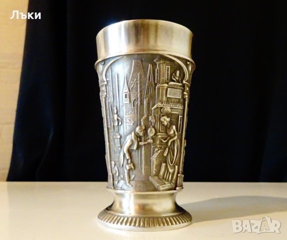 Калаена чаша за вино с картини Вечният младоженец. 