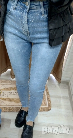 Слим дънки с камъчета