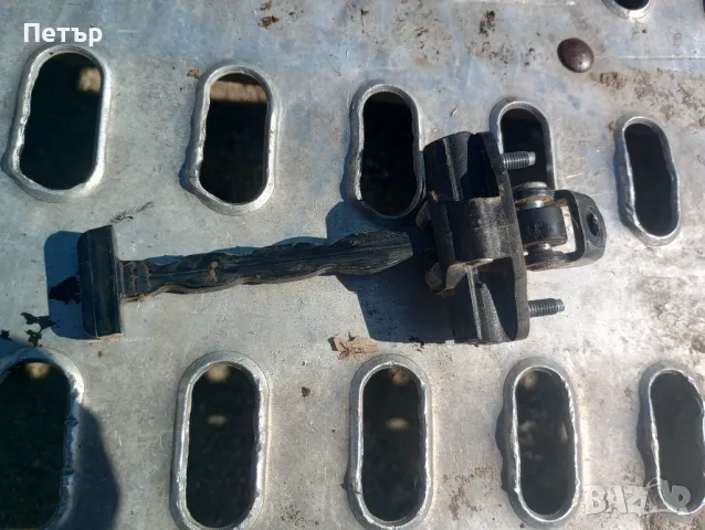 Ограничител предна лява врата Форд фиеста 2008-2017г