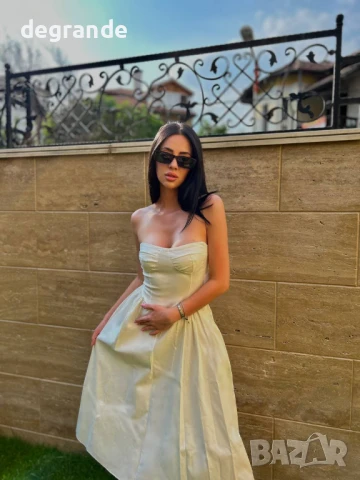 Бяла дълга рокля с прекрасно бюстие