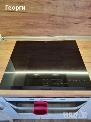 Продавам индукционен плот за вграждане Electrolux, снимка 4 - Котлони - 53230611