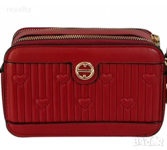 Стилна дамска чанта с релефни сърца и златисти акценти, снимка 4 - Чанти - 49003423