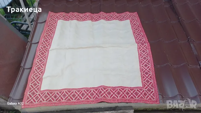 ГОЛЯМА РЪЧНО БРОДИРАНА ПОКРИВКА КАРЕ , снимка 1