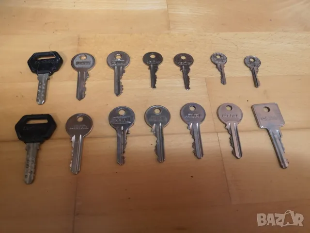 лот стари ключове, снимка 4 - Антикварни и старинни предмети - 48648771