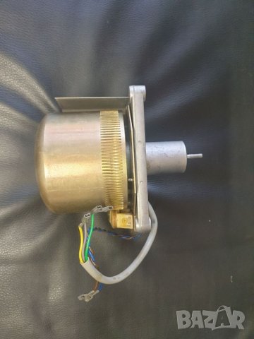 Capstan мотор за ролков магнетофон Revox A77 9.5 и 19 оборота. С датчик за оборотите.