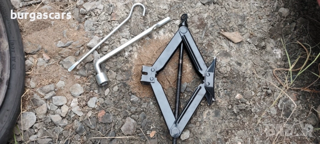 Крик ключ за гуми Daihatsu Sirion 1.0 2007г