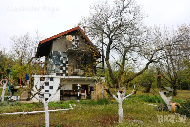 Вила с двор в гр. Русе, кв. Касева Чешма, Акациите
