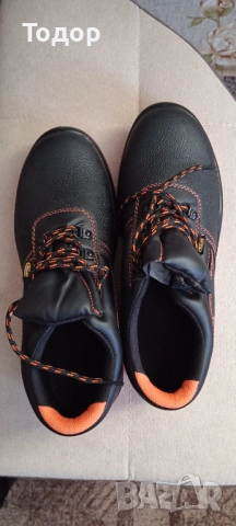 Работни обувки с бомбе 43 номер 