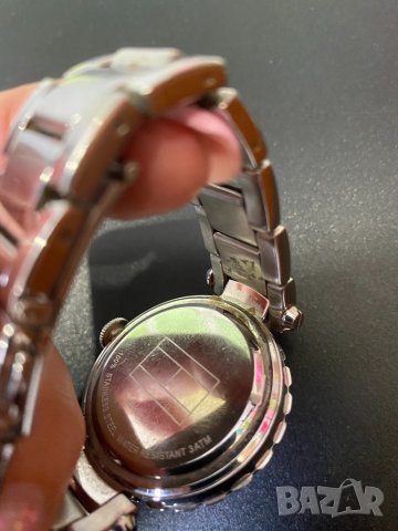 Дамски часовник Tomy hilfiger като нов, снимка 4 - Дамски - 36761237