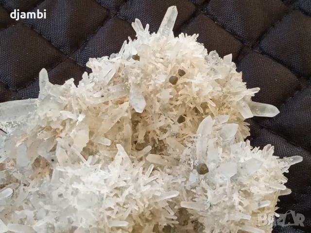 № 135,Кварц,Кварцова друза,Кварц със сфалерит и хлорит,Кристали,Минерали,Родопи,, снимка 3 - Декорация за дома - 47671412