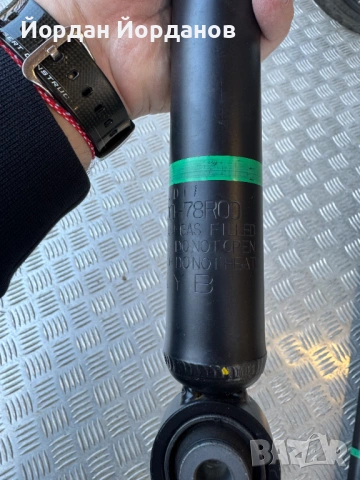 Задни амортисьори Suzuki Jimny gen4 2018+, снимка 2 - Части - 53888098