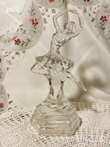 кристална статуетка 