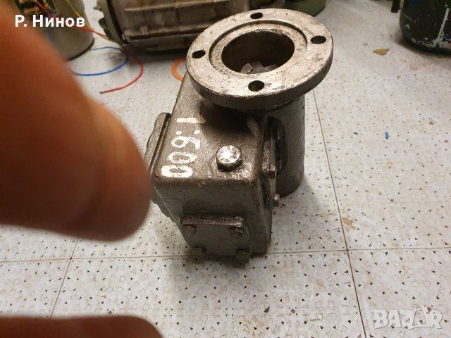 редуктор 2 оборота в минута за заварчици реверс подходящ за заварачна техника, снимка 6 - Електродвигатели - 32123097