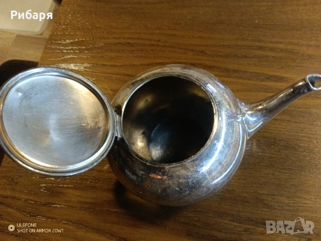 Сребърен английски чайник
