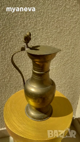 Масивна , метална кана с капак, декориран с лешници. , снимка 2 - Други стоки за дома - 51396723