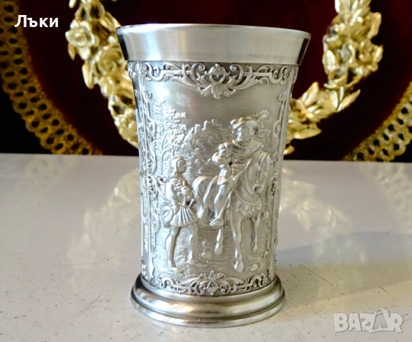 Калаена чаша за ракия,рицар,оръженосец,алебарди. 