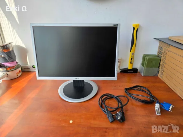 Монитор LG Flatron L194WT-SF – 19 инча (Widescreen), снимка 2 - Монитори - 56541494