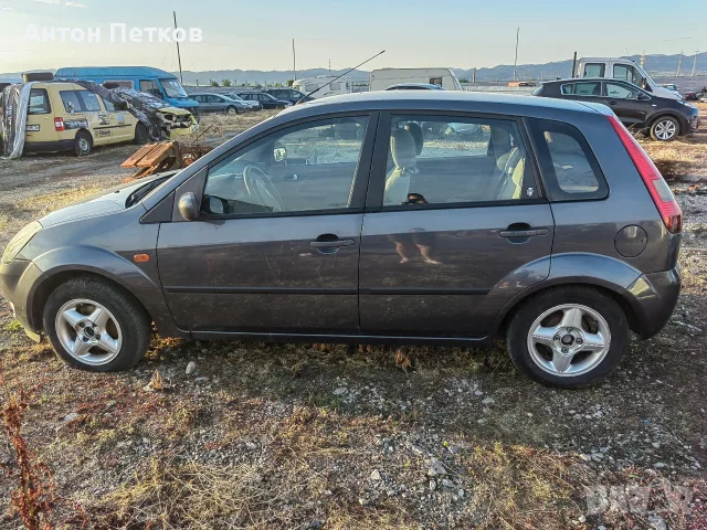 Продавам Форд Фиеста на частни 1.4 бензин 2003г., снимка 3 - Части - 56073243
