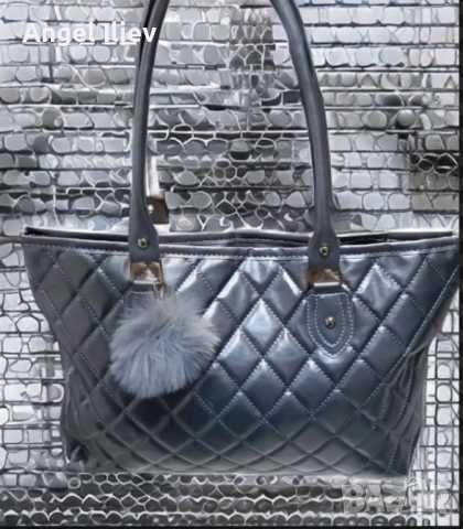 Дамска кожена чанта с пухче, снимка 2 - Чанти - 52523420
