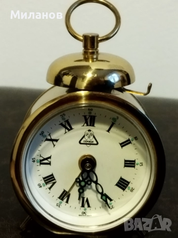 Стар механичен будилник, настолен часовник