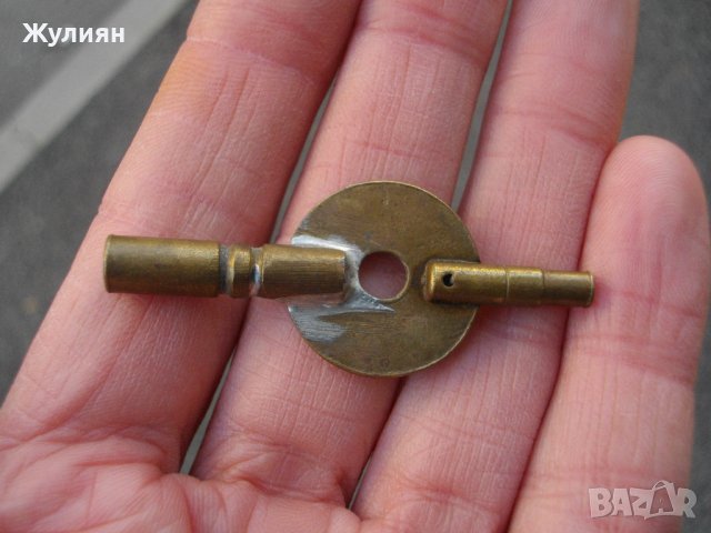 СТАРО КЛЮЧЕ ДВЕ В ЕДНО КЛЮЧ ЗА СТЕНЕН ИЛИ КАМИНЕН ЧАСОВНИК, снимка 2 - Антикварни и старинни предмети - 39136908