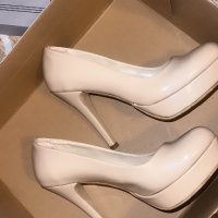Токчета, снимка 1 - Дамски елегантни обувки - 44314048
