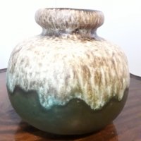 Немска керамична ваза ръчна изработка , снимка 2 - Колекции - 31874676
