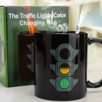 Магическа чаша за чай и кафе Светофар Magic cup забавен подарък за шофьори, снимка 3 - Чаши - 38396828