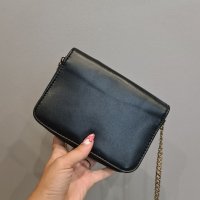 Луксозна черна чанта със златни акценти + дълга дръжка,тип-синджир,която може да се сваля, снимка 4 - Чанти - 37579658