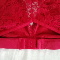 Hunkemöller дамско дантелено бюстие/сутиен в червен цвят р-р XS-S, снимка 12 - Бельо - 40637874