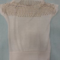 Бяла фино плетена блуза със златни орнаменти и ефектно връзване зад врата , дава ефекта на "гръцкото, снимка 1 - Туники - 37258336