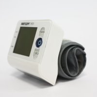 Апарат за измерване на кръвно налягане Benzer BR 4602 BP, за китка, снимка 1 - Уреди за диагностика - 40584835