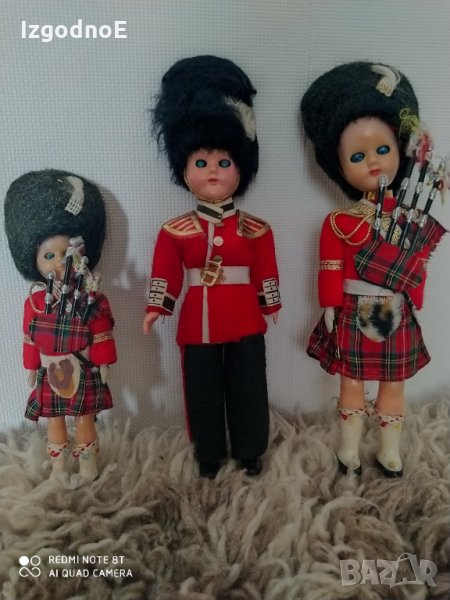 Лот стари кукли в традиционна носия британска, снимка 1