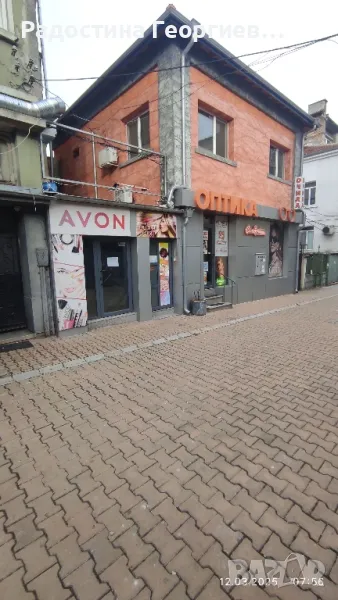 Салон " Цветен стил" предлага стая под наем за козметик, масажист и др. подобни услуги , снимка 1