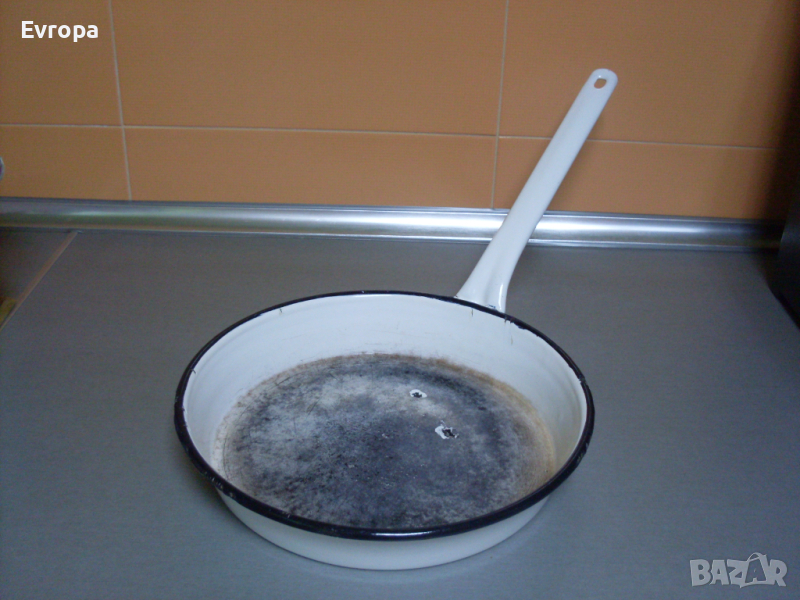 Емайлиран тиган- 24см., снимка 1