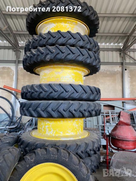 Двойни гуми с джанти за трактор John Deere комплект , снимка 1